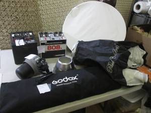 lot 64 image: (EC1) Assorted Photography Equipmen...