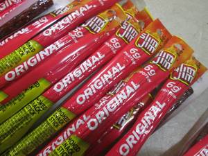 lot 77 image: (EC2) 25 Slim Jim Original Smoked S...
