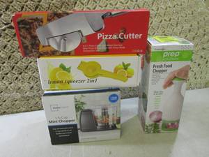 lot 128 image: (F-2) Misc Kitchen Electric Mini Ch...