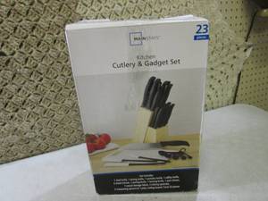lot 140 image: (F-0) 23pc Kitchen & Gadget Set ...