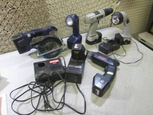 lot 156 image: (F-2) Assorted Cordless Tools Batte...