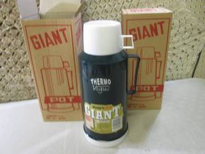 lot 182 image: (RM1) Lot of 2 Thermo Vogue Giant 1...