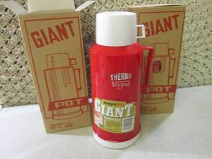 lot 183 image: (RM1) Lot of 2 Thermo Vogue Giant 1...