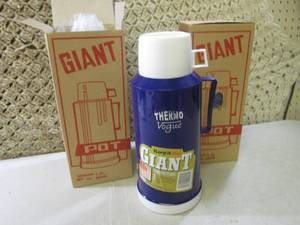 lot 184 image: (RM1) Lot of 2 Thermo Vogue Giant 1...