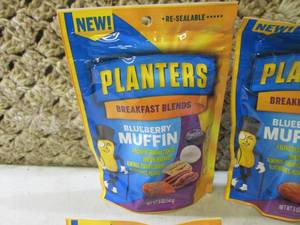 lot 230 image: (B-3) 6 Bags of Planters Breakfast ...