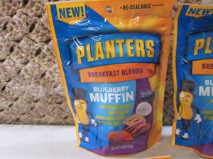 lot 231 image: (B-3) 6 Bags of Planters Breakfast ...