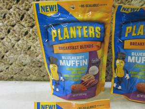 lot 232 image: (B-3) 6 Bags of Planters Breakfast ...