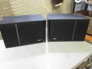 lot 273 image: (EW4) Pair of Bose 301 Series III D...