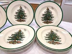 Set of 16 Spode Christmas Tree Dinner Plates
