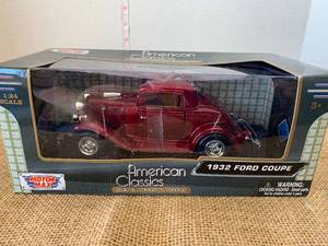 lot 5 image: 1932 Ford Coupe  Scale 124 Brand New