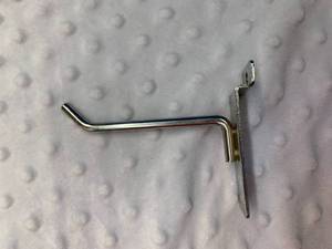 lot 38 image: Peg Hooks Silver  Count 60  4 x 60