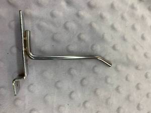 lot 39 image: Peg Hooks Silver  Count 61  4 x 61