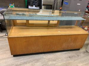 lot 51 image: Locking Glass Display Case w 1 Shelf    70 Long x 38 Tall x 20 Deep