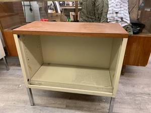 lot 46 image: Metal Shelving 1 Shelf - 30 Long x 13 12 Deep x 29 Tall