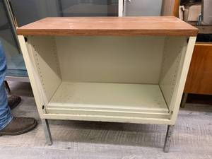 lot 47 image: Metal Shelving 1 Shelf - 30 Long x 13 12 Deep x 29 Tall