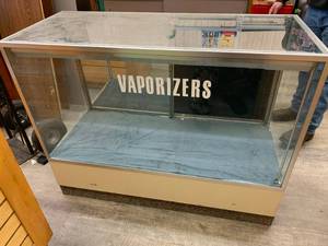 lot 53 image: Glass Display Case - 48 Long x 20 Deep x 38 Tall