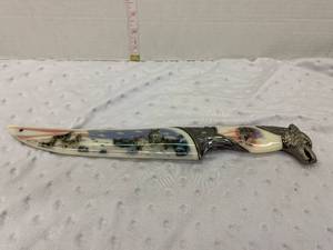 lot 71 image: Beautiful 13 Collecitble Wolf Head Dagger. Ornate details with sharp 440 stainless steel blade.