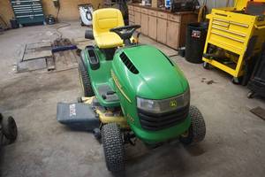 John Deere L120 Riding Lawn Mower Garden Tractor