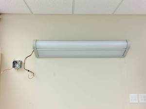 MSRP $1000&nbspHigh Quality HSI Hospital Systems Inc&nbspAurora 48 Patient Room Overbed&nbspLight Fixture - Four Fluorescent Rapid Start Lamps wSeparate Circuits For The Down Light &amp The Up Light - Like New Condition