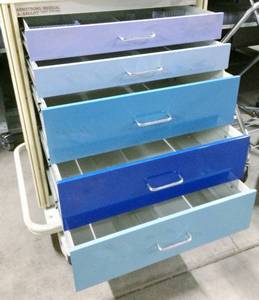 WOW WE HAVE ANOTHER ONE MSRP $1800 ARMSTRONG HEAVY DUTY A-SMART MEDICAL SUPPLY MEDICATION&nbspCOLORFUL&nbspCRASH CART 5 DRAWERS - BUILT TO LAST A LIFETIME GREAT CONDITION&nbsp