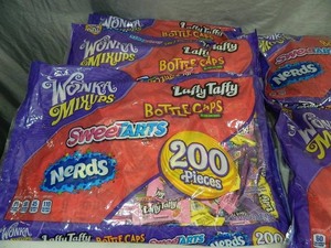 lot 19A image: 8 New Large Bags of Candy