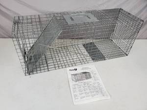 lot 9 image: New Havahart Live Animal Trap - Raccoon  Cat Size