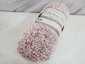 lot 38 image: New 50 x 60 Sherpa Throw Blanket