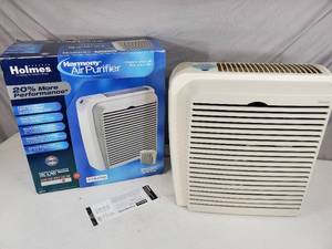 lot 46 image: Holmes Hepa  Carbon Air Purifier - Large Capacity