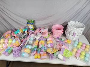 lot 78 image: Huge Assortement of New Easter Baskets and Accessories