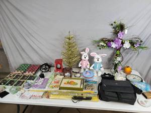 lot 104 image: New and Used Household, Holiday Decor, and More