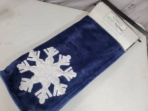 lot 112 image: New 50x60 Super Soft Throw Blanket