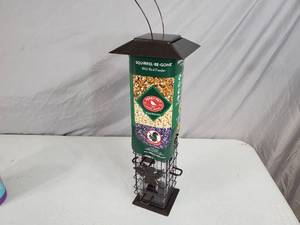 lot 137 image: New Anti-Squirrel Bird Feeder