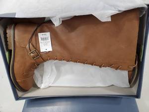lot 143 image: Brand New Womens Boots
