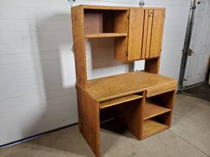 lot 20C image: Computer Desk