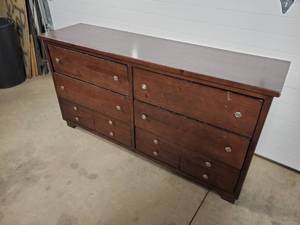 lot 20D image: 6 Drawer Dresser
