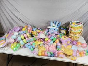 lot 8A image: Large Lot of New Easter Items