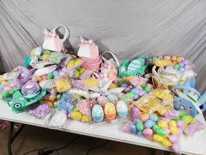lot 31A image: Large Lot of New Easter Items