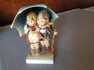 lot 62 image: Hummel Stormy Weather Figurine No. 71