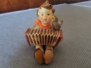 lot 65 image: Hummel Lets Sing