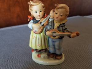 lot 66 image: Hummel Happy Days Figurine, No. 150 20