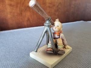 lot 68 image: Hummel Star Gazer, No. 132