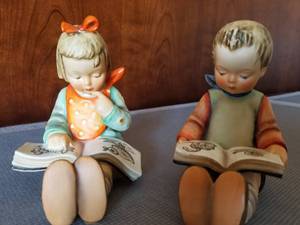 lot 71 image: Hummel Book Worms Figurines, No. 14, Boy and Girl