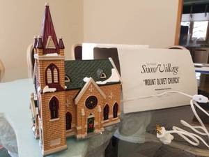 lot 7 image: Snow Village Mount Olivet Church No. 5442-9