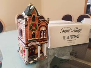 lot 8 image: Snow Village Village Post Office No. 5422-4