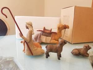 lot 10 image: Willow Tree Shepherd and Stable Animals No. 26105