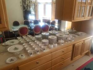 lot 14 image: Nikko Classic Collection Christmas China for 12