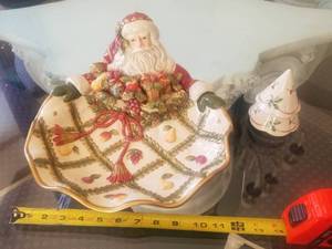 lot 15 image: Christmas Lot