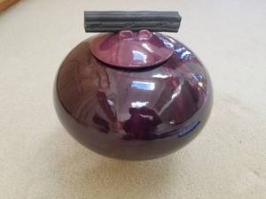 lot 27 image: Mark Hines Studio Pottery Decorative Pot with Lid