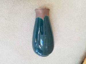 lot 28 image: Mark Hines Studio Pottery Decorative Pot with Lid