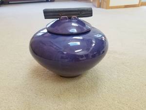 lot 29 image: Mark Hines Studio Pottery Decorative Pot with Lid